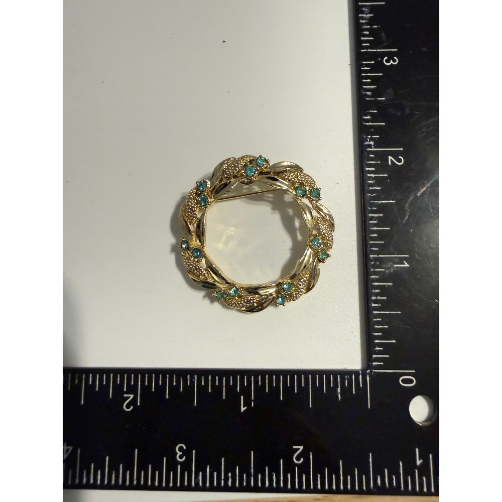 Vintage Trifari Gold Tone‎ Wreath Brooch Turquoise Rhinestone Crown Hallmark Pin